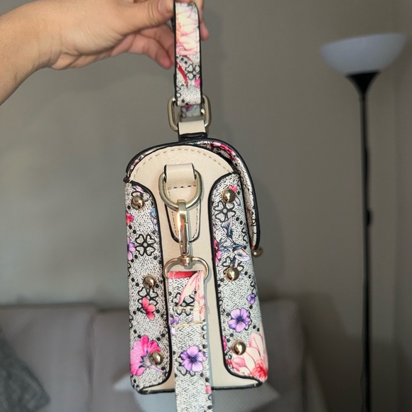 Cute bag with pretty flower print 🌸 - Picture 9 of 9